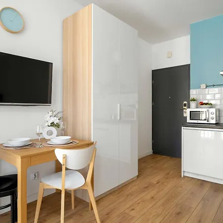 Apartman Elegant Very Berry With Parking And Balcony By Renters *