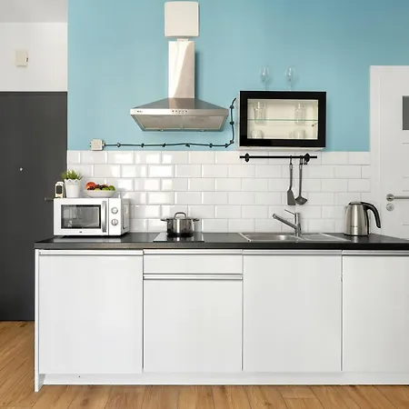 Elegant Very Berry With Parking And Balcony By Renters * Poznań