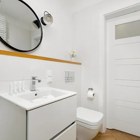 Apartment Elegant Very Berry With Parking And Balcony By Renters Posen