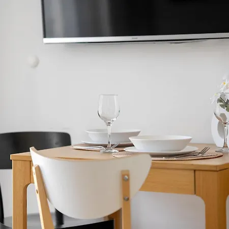 Appartement Elegant Very Berry With Parking And Balcony By Renters