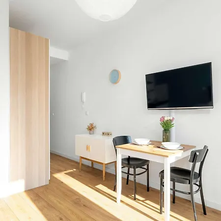 Elegant Very Berry With Parking And Balcony By Renters Apartmán *