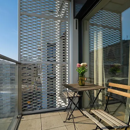 Elegant Very Berry With Parking And Balcony By Renters * Poznaň