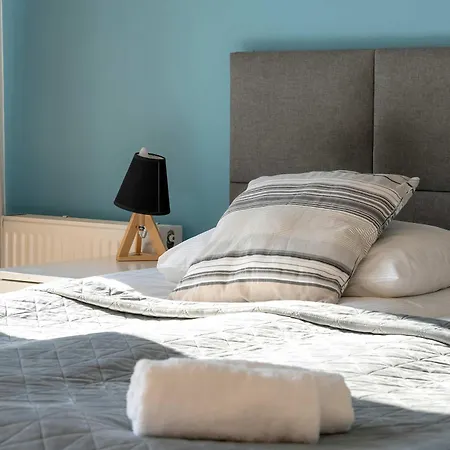 Apartamento Elegant Very Berry With Parking And Balcony By Renters