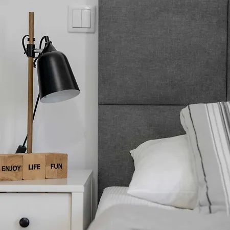 Apartmán Elegant Very Berry With Parking And Balcony By Renters *