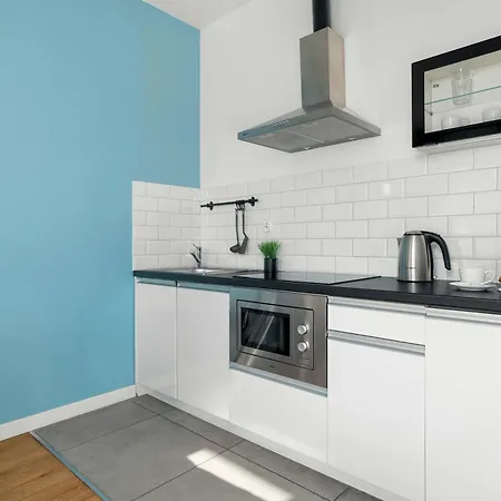 Elegant Very Berry With Parking And Balcony By Renters * Poznaň