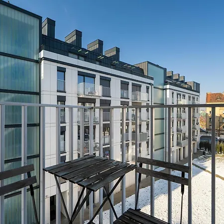 Elegant Very Berry With Parking And Balcony By Renters Apartmán