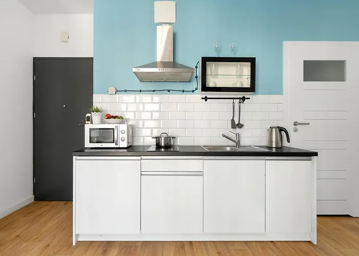 Elegant Very Berry With Parking And Balcony By Renters * Poznan