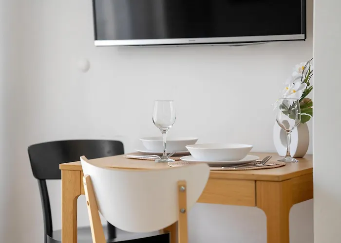 Apartment Elegant Very Berry With Parking And Balcony By Renters