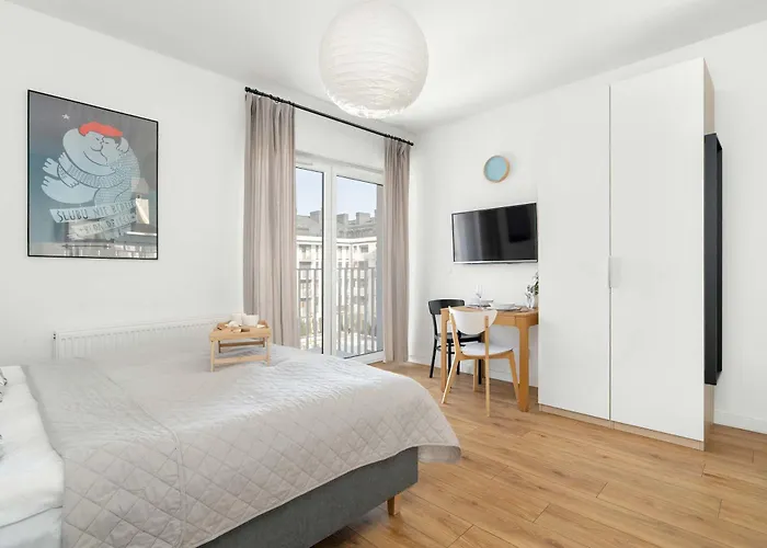 Elegant Very Berry With Parking And Balcony By Renters Apartment Poznan