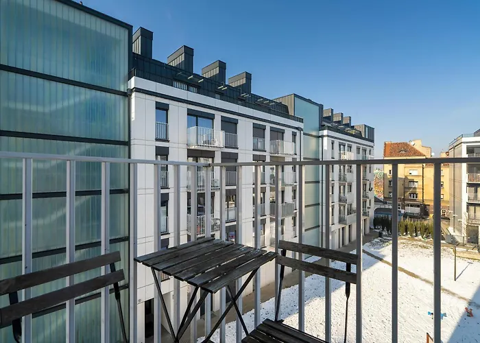 Elegant Very Berry With Parking And Balcony By Renters Apartamento