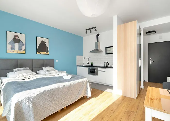 Elegant Very Berry With Parking And Balcony By Renters *